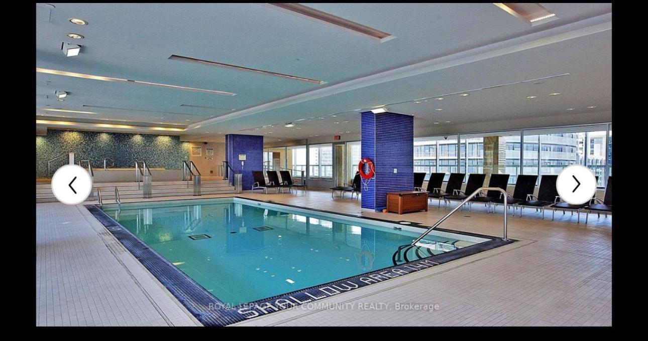 2-Bdrm And 1 Den 3 Bed Condo With 2 Bath - Walking Distance To Scotiabank Arena, Cn Tower, Union Station, Ripleys With Free Parking Τορόντο Εξωτερικό φωτογραφία